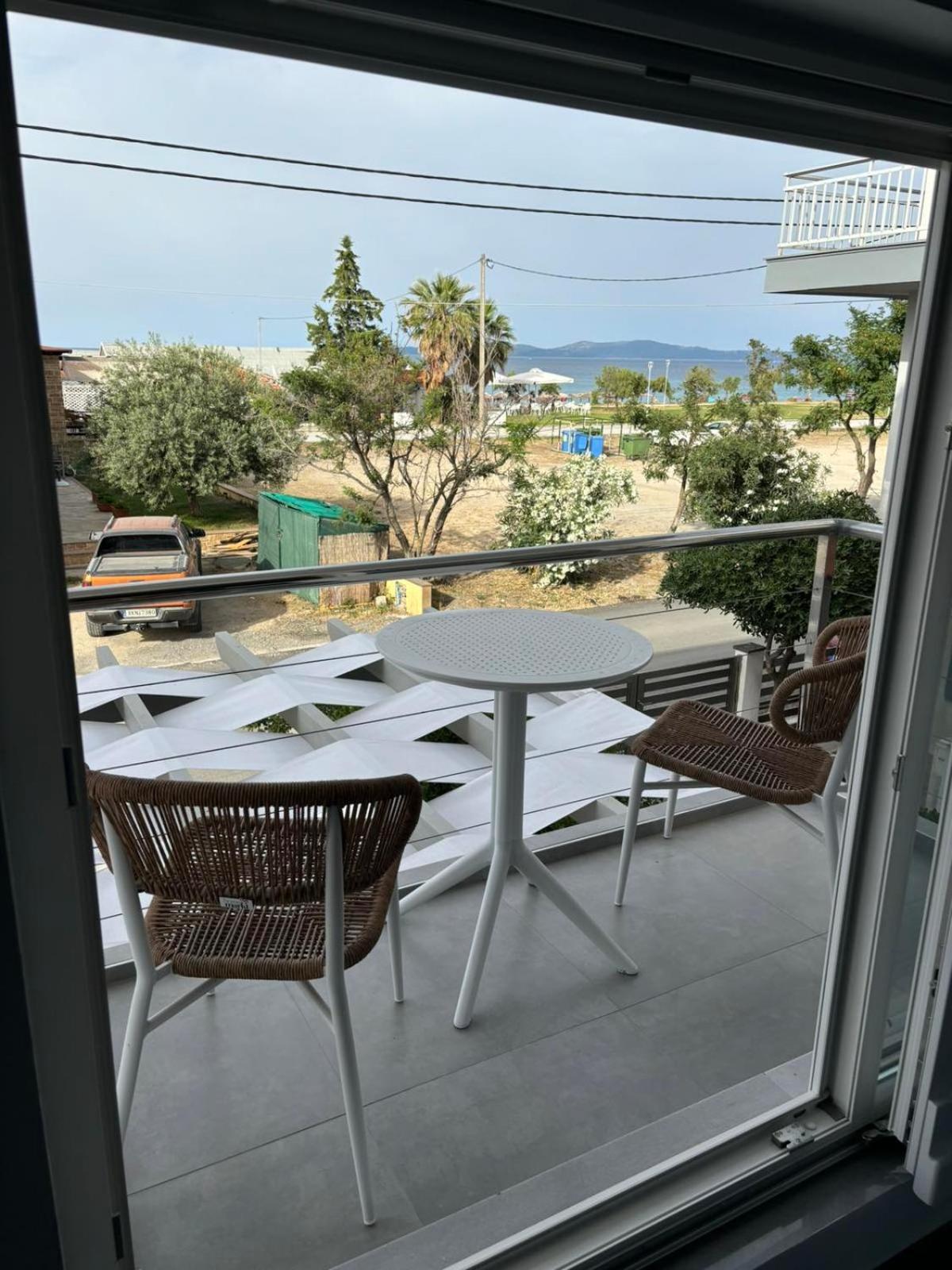 Ocean Blue Suites Ierissos Dış mekan fotoğraf